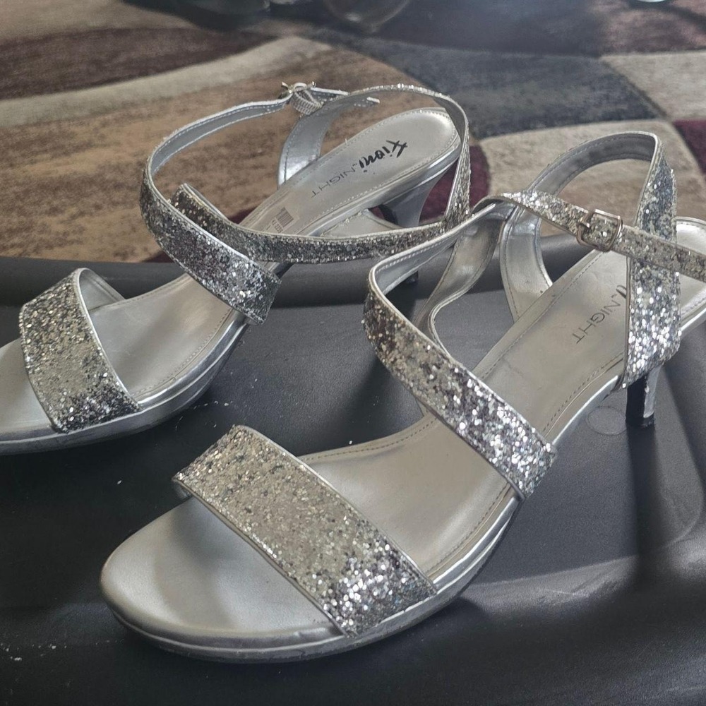 Fioni Night silver glitter strappy sandals. Womens Sz 11